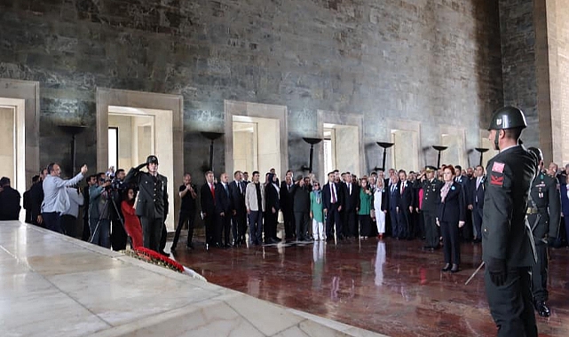 MERAL AKŞENER ANITKABİR'DE...