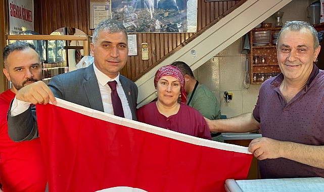 CHP KURMAYLARI, VATANDAŞLARIN CUMHURİYET BAYRAMINI KUTLADI