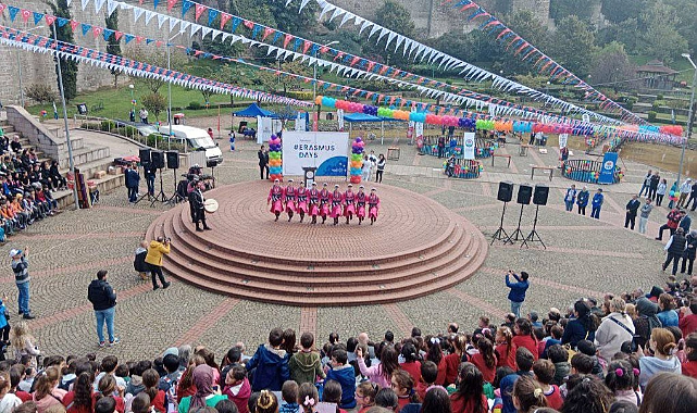 TRABZON'DA ERAMUS ŞENLİĞİ DÜZENLEDİ