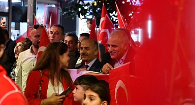 TRABZON’DA FENER ALAYI COŞKUSU! BİNLERCE VATANDAŞ AKIN ETTİ