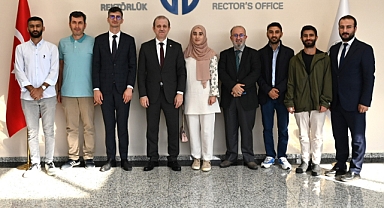 TRABZON ULUSLARARASI ÖĞRECİLER DERNEĞİ'NDEN REKTÖRE ZİYARET