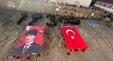 10 KASIM'DA ÖĞRENCİLERDEN TÜRK BAYRAKLI 1938 KAREOGRAFİSİ!