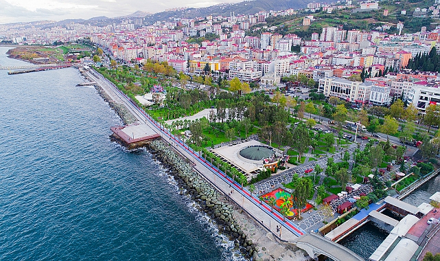 AKÇAABAT SAHİLİ GÖZ KAMAŞTIRIYOR