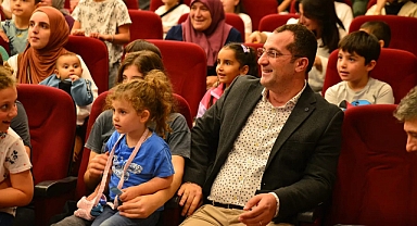 AKÇAABAT’TA ‘KARAGÖZ VE HACİVAT’ ADLI TİYATRO OYUNU SAHNELENDİ