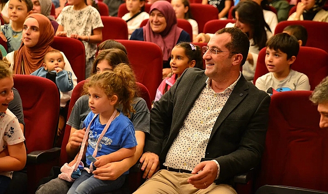 AKÇAABAT’TA ‘KARAGÖZ VE HACİVAT’ ADLI TİYATRO OYUNU SAHNELENDİ