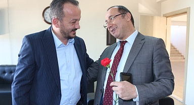 ALİ ZEYTİN: ÖĞRETMENLERİMİZ BAŞ TACIMIZDIR