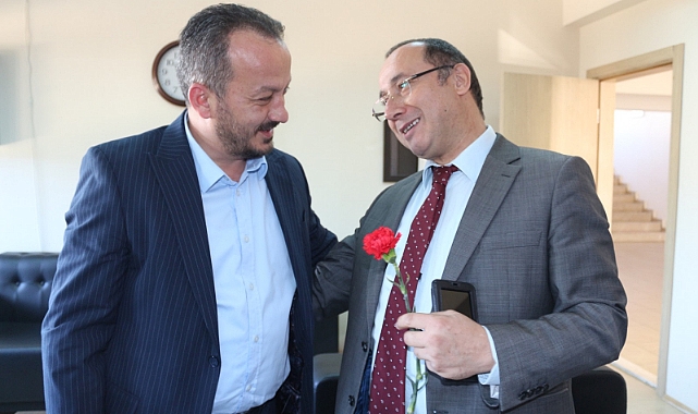 ALİ ZEYTİN: ÖĞRETMENLERİMİZ BAŞ TACIMIZDIR