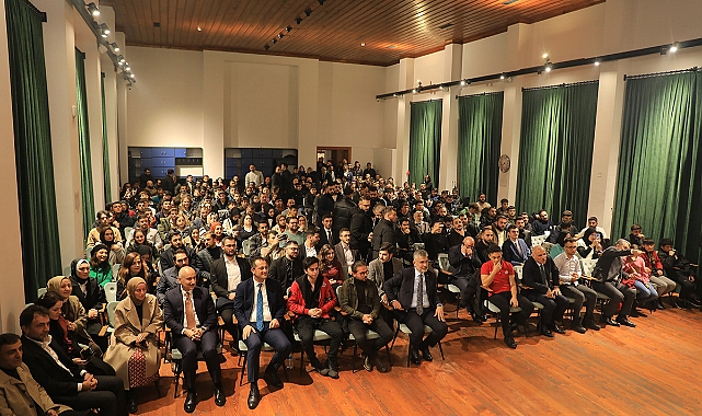 BAKAN KACIR AKÇAABAT’TA GENÇLERLE BULUŞTU