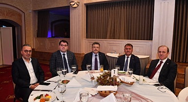 BAŞKAN ZORLUOĞLU YILIN EN İYİ BÜYÜKŞEHİR BELEDİYE BAŞKANI SEÇİLDİ 