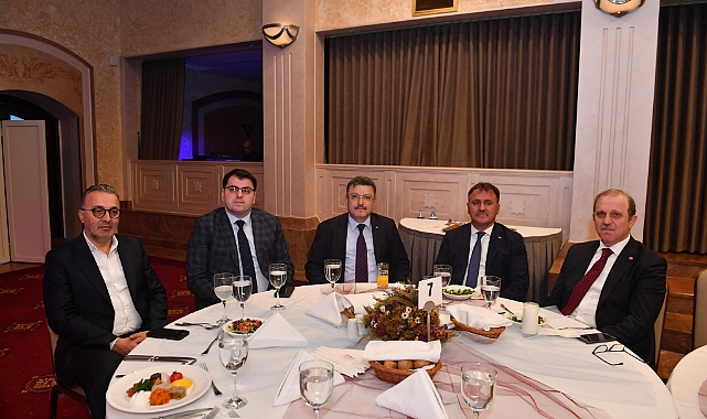 BAŞKAN ZORLUOĞLU YILIN EN İYİ BÜYÜKŞEHİR BELEDİYE BAŞKANI SEÇİLDİ 