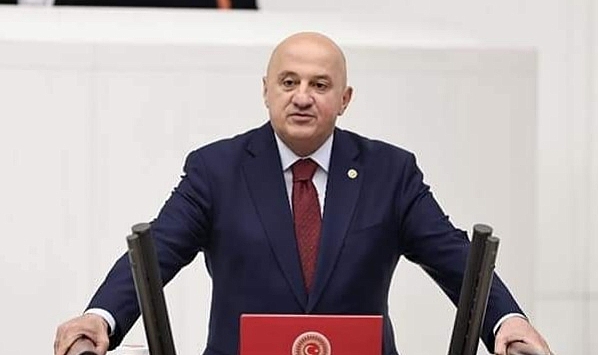 BAYRAKTUTAN'DAN ÖĞRETMENLERE İKRAMİYE TEKLİFİ