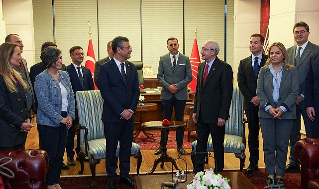 CHP'DE DEVİR TESLİM TÖRENİ GERÇEKLEŞTİ