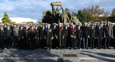 KTÜ'DE ATATÜRK'Ü ANMA TÖRENİ YOĞUN KATILIMLA GERÇEKLEŞTİ