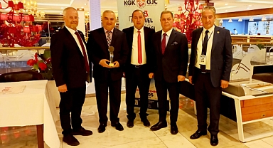 KÜLEKÇİ'YE ONUR ÖDÜLÜ 