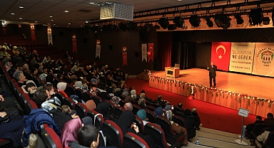 NURULLAH GENÇ AKÇAABAT’TA KONFERANS VERDİ