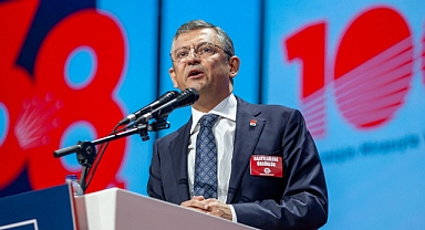 ÖZGÜR ÖZEL 8. GENEL BAŞKAN SEÇİLDİ