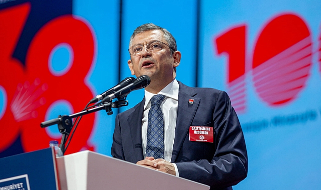 ÖZGÜR ÖZEL 8. GENEL BAŞKAN SEÇİLDİ