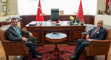   ÖZGÜR ÖZEL, ESKİ CHP GENEL BAŞKANI ÇETİN İLE BİR ARAYA GELDİ