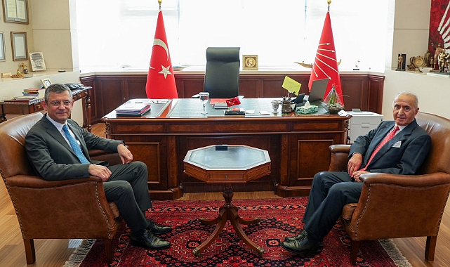 ÖZGÜR ÖZEL, ESKİ CHP GENEL BAŞKANI ÇETİN İLE BİR ARAYA GELDİ