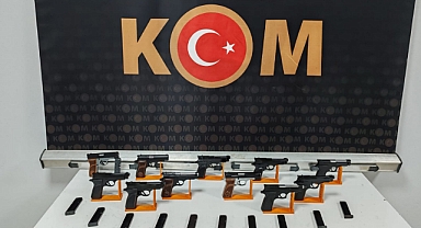 ARACINDAN RUHSATSIZ 11 ADET RUHSATSIZ TABANCA ÇIKTI