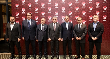 BAKAN BAK, TFF VE KULÜPLER BİRLİĞİ İLE BİR ARAYA GELDİ