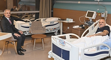 BAKAN URALOĞLU, ZORLUOĞLU'NU HASTANEDE ZİYARET ETTİ