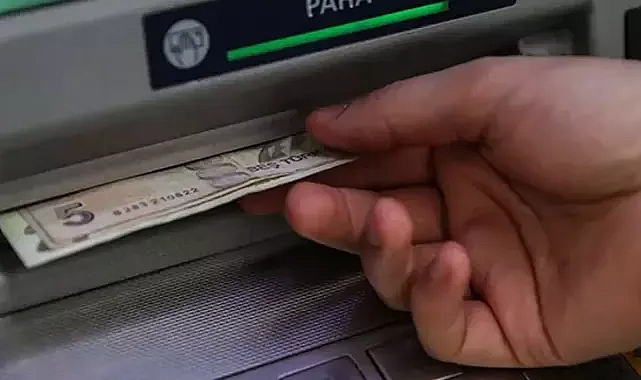 ÇALIŞAN EMEKLİLERE 5 BİN LİRA YARIN YATIYOR