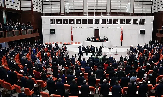 ÇALIŞAN EMEKLİYE 5 BİN TL İKRAMİYE YASALAŞTI