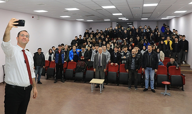 EKİM: FİKRİ VE VİCDANI HÜR GENNÇLER ÜLKEMİZİ HEP İLERİYE TAŞIYACAK