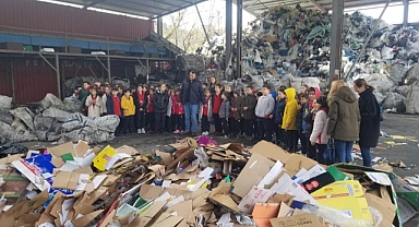 ÖĞRENCİLERE GERİ DÖNÜŞÜMÜN ÖNEMİ ANLATILDI