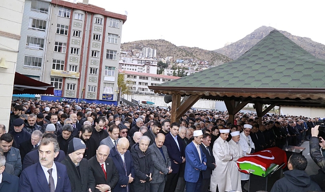 TÜRK DÜNYASININ MUSTAFA HOCASI MAHŞERİ KALABALIK İLE UĞURLANDI