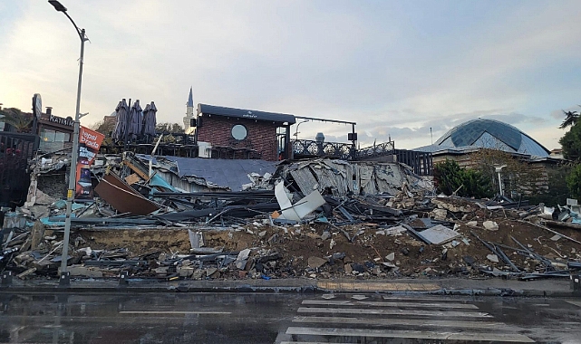 ÜSKÜDAR SAHİLİ BİR KAÇAK YAPIDAN DAHA KURTARILDI