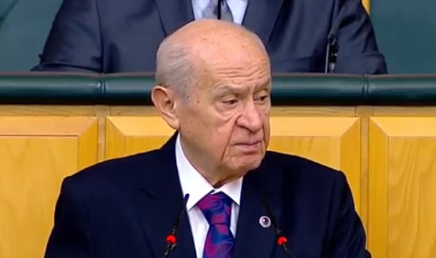 BAHÇELİ'DEN KULP KAYMAKAMI'NA DESTEK: ELLERİNDEN ÖPÜYORUM