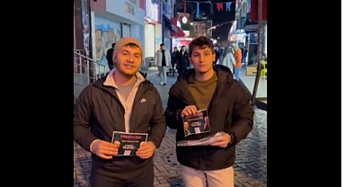 BROŞÜR DAĞITAN İYİ PARTİLİ GENÇLER GÖZALTINDA; AKŞENER'DEN AÇIKLAMA