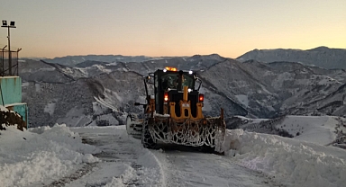 BÜYÜKŞEHİR KARLA MÜCADELEDE 7/24 ÇALIŞIYOR