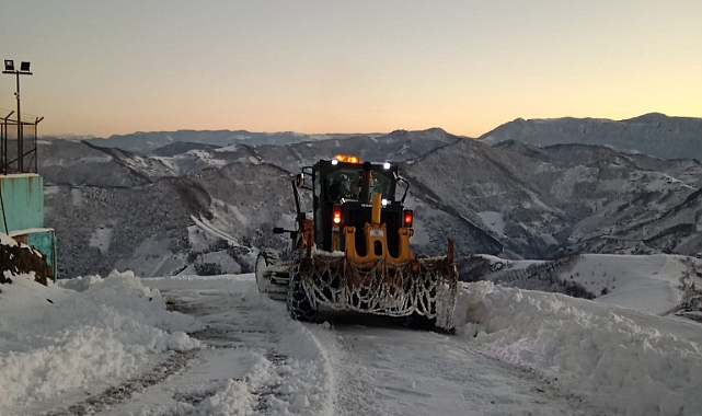 BÜYÜKŞEHİR KARLA MÜCADELEDE 7/24 ÇALIŞIYOR