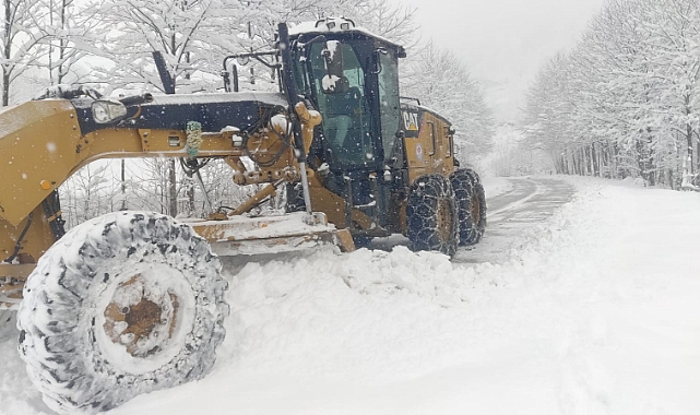 BÜYÜKŞEHİR KARLA MÜCADELEYE ARA VERMEDEN DEVAM EDİYOR