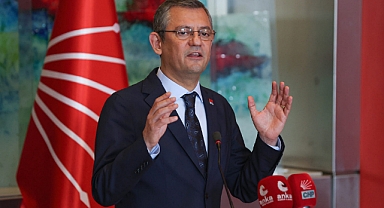 CHP'Lİ ÖZGÜR ÇELİK'TEN SOYLU'YA: ŞİMDİ YAN ÇİZİYOR