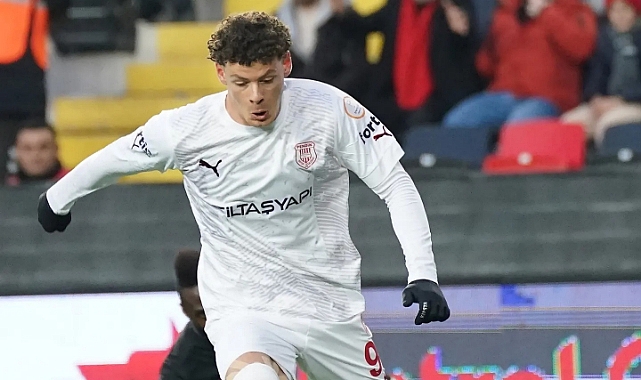 GENÇ YILDIZ İÇİN GEMİLER YAKILIYOR!