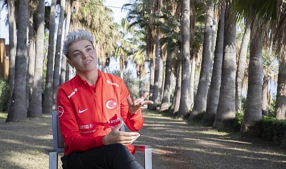 GÜLBİN HIZ: "10 YIL ÖNCE BUGÜNLERİ HAYAL BİLE EDEMEZDİM"