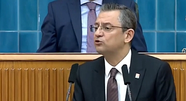 ÖZEL: MECLİS'TE İKİ KİŞİ PROMTER KULLANIYOR İKİSİNİN KABLOSU DA SARAYIN ODASINA ÇIKIYOR