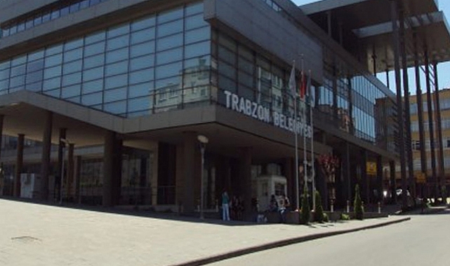 TRABZON BÜYÜKŞEHİR BELEDİYESİ İŞÇİLERİ İSYAN BAYRAĞINI AÇTI!