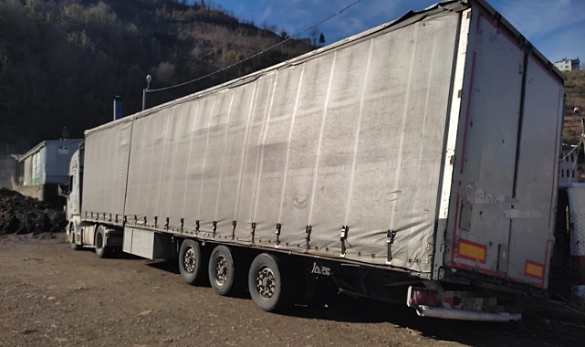 TRABZON'DA YAN YATARAK SEYREDEN TIRA CEZA!