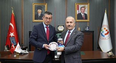 TRABZON ÜNİVERSİTESİ'İNDE KONFERANS