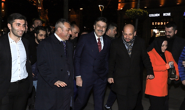 AK PARTİ TAM KADRO MEYDANA İNDİ!