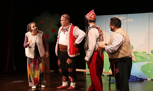 AKÇAABAT’TA ‘BANA BİR MASAL ANLAT’ ADLI ÇOCUK TİYATROSU SAHNELENDİ