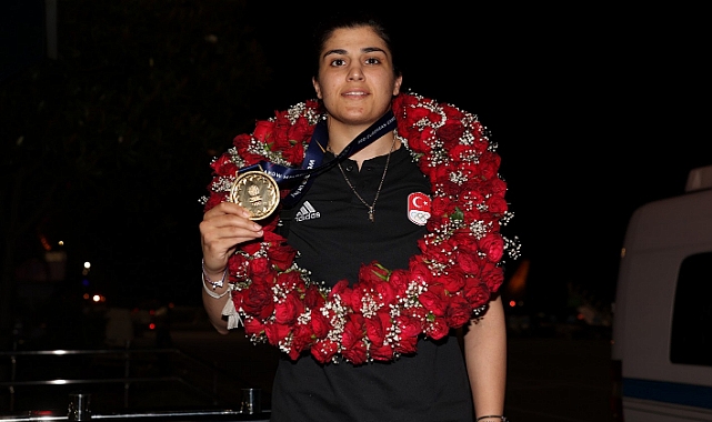 BUSENAZ SÜRMENELİ TRABZONSPOR'DAN AYRILDI