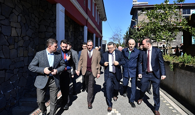 GENÇ, SÜRMENE'DE GÖVDE GÖSTERİSİ YAPTI