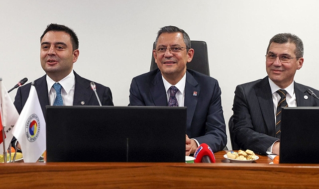 ÖZGÜR ÖZEL 300 BİN KİŞİYLE YAPILAN ANKETLERİN İLK SONUÇLARINI AÇIKLADI