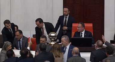 SUİÇMEZ TBMM'İNDE MİKROFONU KAPATTI!